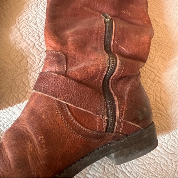 Børn Woman’s Size 9 Heeled Leather Boots Red Brown with Classic Zip Side Design - Picture 3 of 11